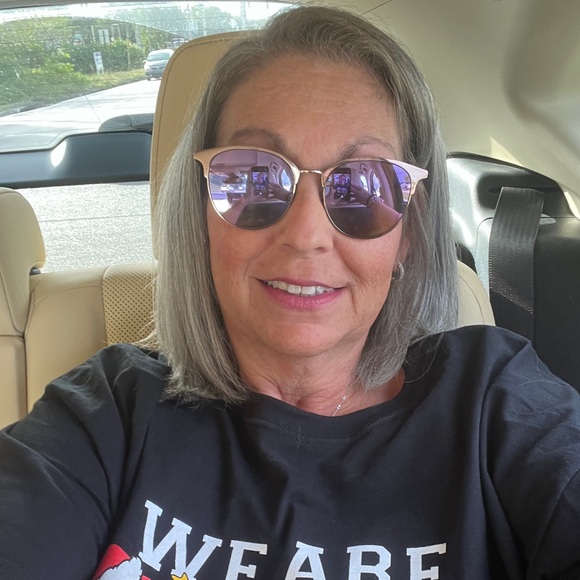 Meet your Posher, Leslie - Picture 2 of 3